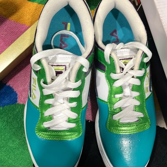 Brand new shoes for women custom made great for gym shopping and everyday - Picture 7 of 9